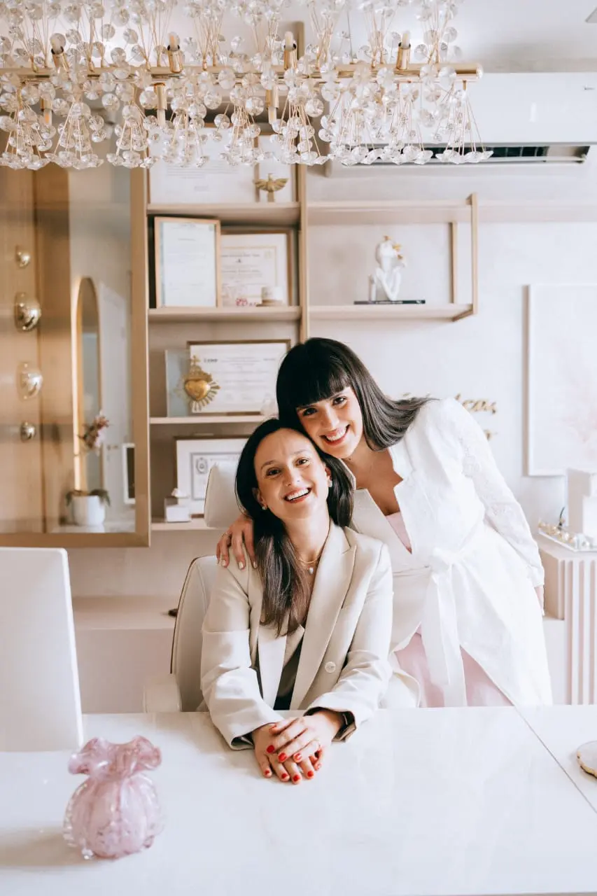 Dra. Rafaela e Dra. Jaqueline na Clínica FemmaCare